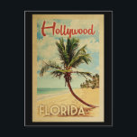 Carte Postale Hollywood Palm Tree Vintage voyage<br><div class="desc">Une impression d'art moderne hollywoodienne du milieu du siècle,  d'un style rétro unique,  dans un style d'affiche de voyage vintage. Il dispose d'un palmier incurvé sur une plage de sable avec l'océan sous un ciel bleu nuageux.</div>