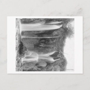 Carte Postale Homme debout sous la chute de Spearfish Photograph