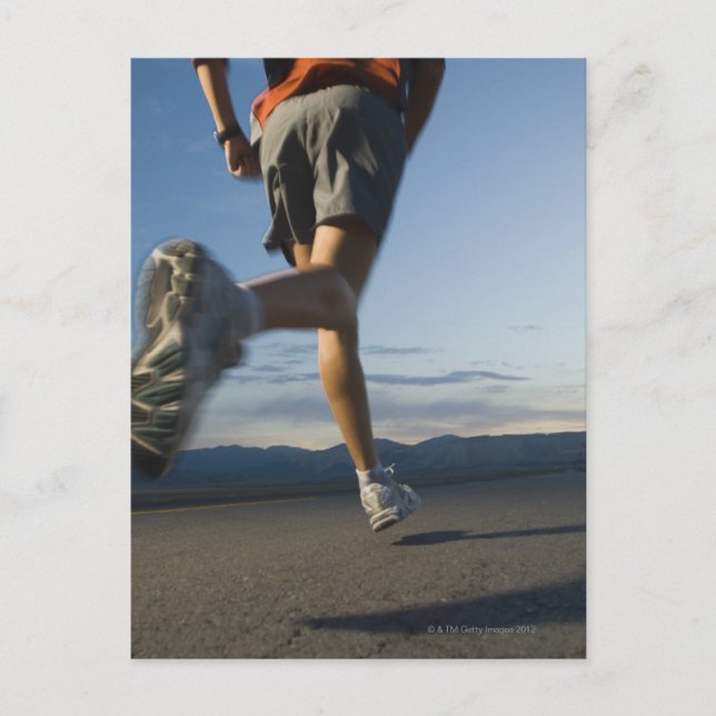 Carte Postale Homme en tenue de course sportive (Devant)