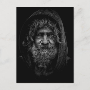 Carte Postale Homme sans abri et sans défense en noir et blanc