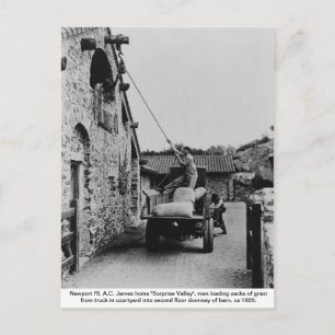 Carte Postale Hommes chargeant le grain du camion, Newport Rhode