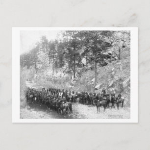 Carte Postale Hommes militaires dans les rues à cheval Photograp