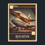 Carte Postale Houston, Texas | VINTAGE<br><div class="desc">Revenez dans le temps et explorez la ville animée de Houston, Texas, à travers cette carte postale vintage captivante. Doté d'une magnifique illustration qui illustre l'essence des monuments emblématiques et des rues animées de Houston, cette carte postale est un souvenir intemporel de la riche histoire et du patrimoine culturel de...</div>