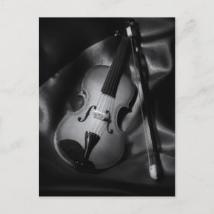 Carte Postale Image en noir et blanc d'un violon nature morte