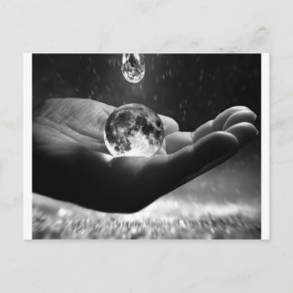 Carte Postale In the Palm of Your Hand