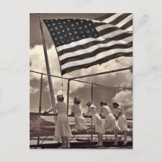 Carte Postale Infirmières regardant une île 1945 (Devant)