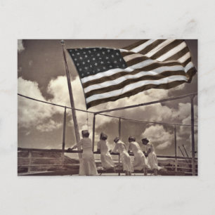 Carte Postale Infirmières regardant une île 1945