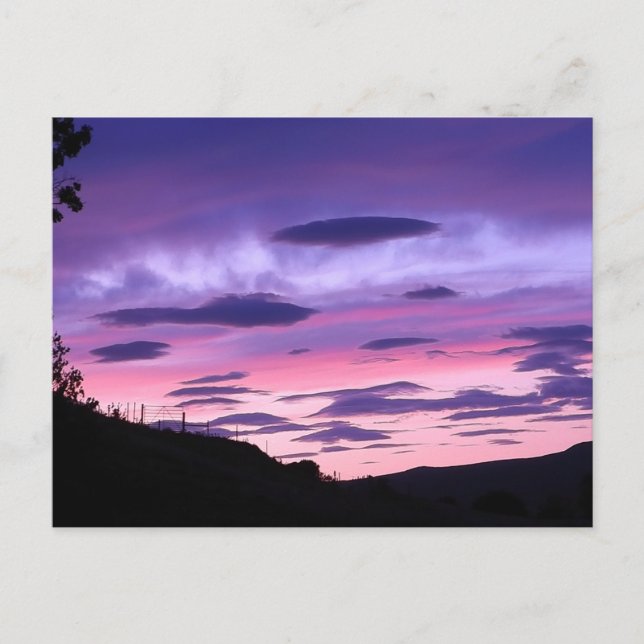 Carte Postale Invasion extraterrestre au coucher du soleil  (Devant)