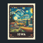 Carte Postale Iowa | Vincent Van Gogh inspiré<br><div class="desc">Embarquez pour un voyage douloureux à travers le coeur du pays avec "Iowa | Vincent van Gogh Inspiré Carte Postale." Cette carte postale transforme les paysages quintessence de l'Iowa - de ses terres agricoles vallonnées à la paisible rivière Des Moines - en une toile qui fait écho au style vif...</div>
