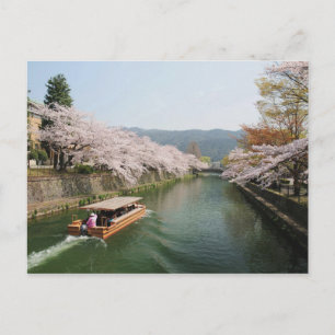 Carte Postale Japon, Kyoto. Observation des fleurs sur le bateau