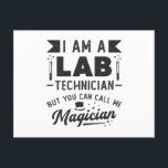 Carte Postale Je Suis Un Technicien De Laboratoire Science Labor<br><div class="desc">Ce drôle de design de technicien de laboratoire pour les femmes et les hommes qui aiment leur travail de laboratoire et de science. Montre que tu es un technicien de laboratoire. Sur le motif de laboratoire est la citation Je suis un technicien de laboratoire.</div>