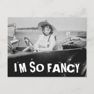 Carte Postale JE SUIS UNE FEMME VINTAGE CHIC DANS UNE VOITURE Ca