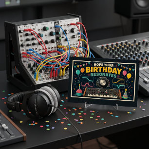 Carte Postale J'espère que votre anniversaire résonne ! 🎉🎛️