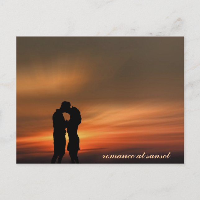 Carte Postale Jeune couple romantique au coucher du soleil, cart (Devant)
