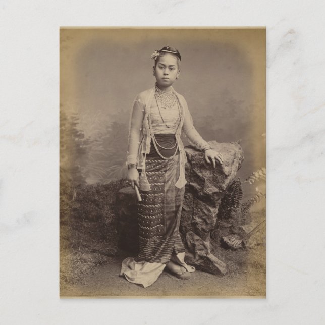 Carte Postale Jeune fille birmane, vers 1875 (Devant)