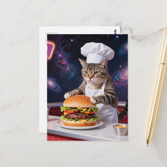 Carte Postale Joli Chat Gris Tabby Chef Préparant un Cheeseburge (Devant/Arrière en situation)