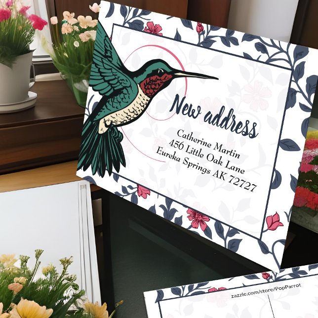 Carte Postale Joli colibri et vignes à fleurs roses Nouvelle adr (Pretty hummingbird floral new home announcement with house address and floral border)