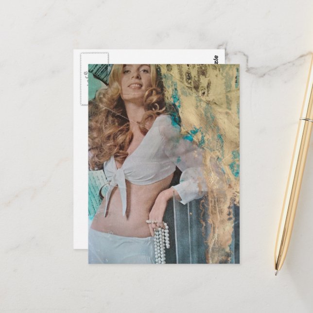 Carte Postale Jolie dame blonde avec perles Collage multimédia (Devant/Arrière en situation)