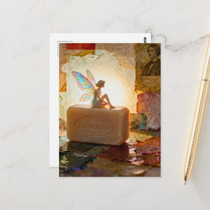Carte Postale Jolie fée assise sur une barre de savon Collage