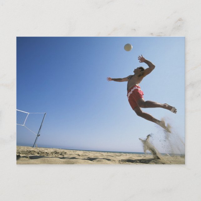 Carte Postale Joueur de beach volley masculin qui saute jusqu'à  (Devant)