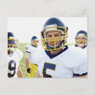 Carte Postale joueur de rugby portant un casque et debout