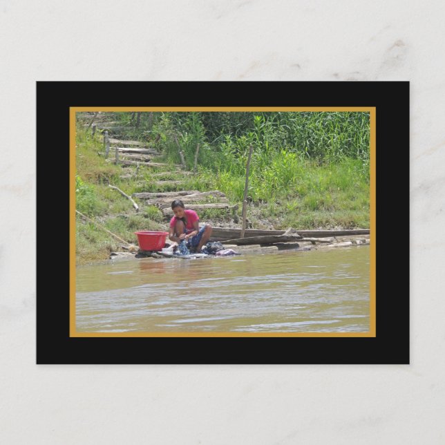 Carte Postale Journée de blanchisserie sur la rivière w Faux Mat (Devant)