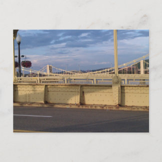 Carte Postale Journée en partie nuageuse au-dessus des ponts des