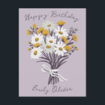 Carte Postale Joyeux Anniversaire Bouquet Daisy Rétro NOM PERSON<br><div class="desc">Ajoutez votre propre texte ou nom pour le personnaliser en cliquant sur "personnaliser" ci-dessus. Vous pouvez également modifier le texte, la police, les couleurs et la couleur de fond. Merci d'acheter mes créations et de soutenir les artistes indépendants ! Veuillez consulter ma boutique pour des articles assortis comme des affiches,...</div>