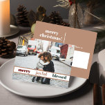 Carte postale Joyeux Joyeux Noël Photo<br><div class="desc">Cette carte postale de Noël dispose d'une zone pour ajouter votre propre photo de famille,  une police manuscrite moderne,  et élégante combinaison de couleur or et blanc. Modifiez le libellé *most* pour répondre à vos besoins et modifiez toutes les couleurs à votre goût.</div>