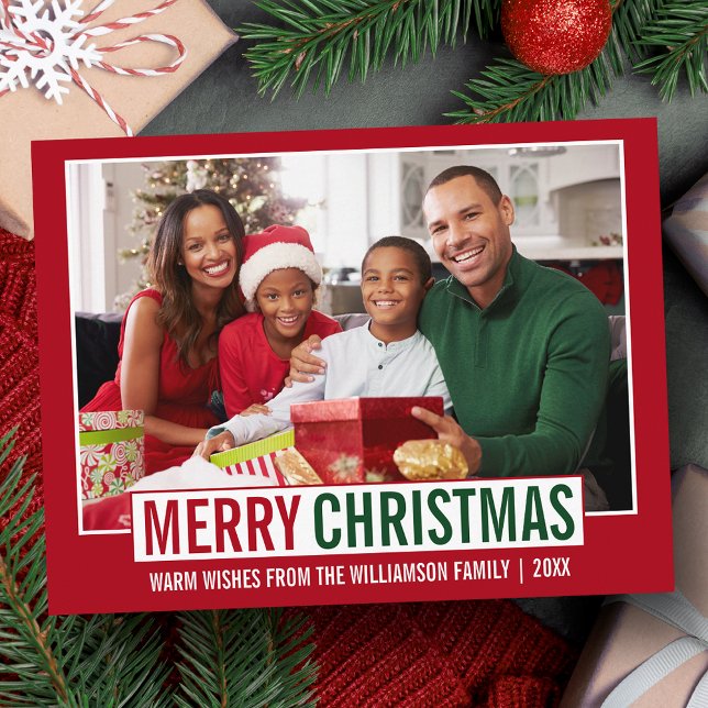 Carte Postale Joyeux Noël moderne Photo de famille Rouge (Customize to change your personalized text size or text style.)