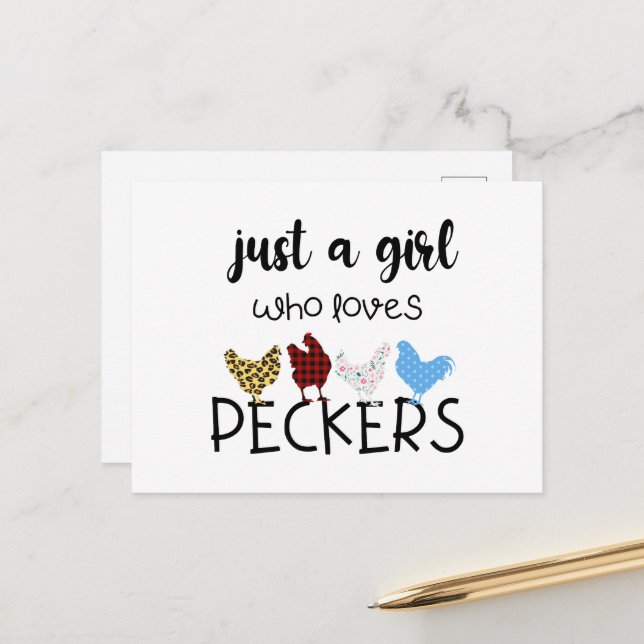 Carte Postale Juste Une Fille Qui Aime Les Peckers Chemise Poule (Devant/Arrière en situation)