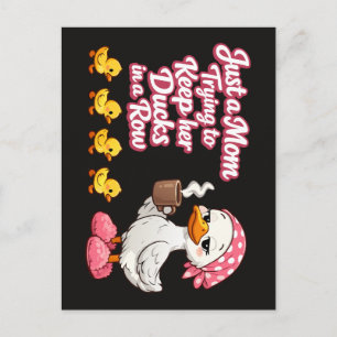 Carte Postale Juste une maman essayant de garder ses canards en 