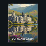 Carte Postale Kylemore Abbey Irlande Voyage<br><div class="desc">L'abbaye de Kylemore, nichée au coeur du Connemara, dans le comté de Galway, est l'un des sites les plus pittoresques et enchanteurs d'Irlande. Construit dans les années 1860 comme un château privé par Mitchell Henry, un homme d'affaires fortuné, l'abbaye est entourée de superbes montagnes, de forêts et des eaux sereines...</div>