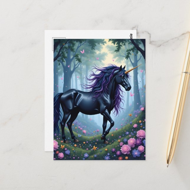 Carte Postale La belle licorne noire dans la forêt (Devant/Arrière en situation)
