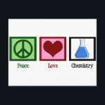 Carte Postale La chimie de l'amour pour la paix<br><div class="desc">Si vous êtes un scientifique ou avez besoin d'un cadeau geek pour les nerd dans votre vie,  ce design mignon comporte un signe de paix,  le coeur,  et des produits chimiques dans un bécher.</div>