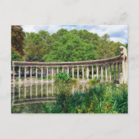 La colonnade dans le Parc Monceau - Paris, France