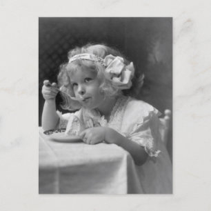 Carte Postale La fille à la crème glacée