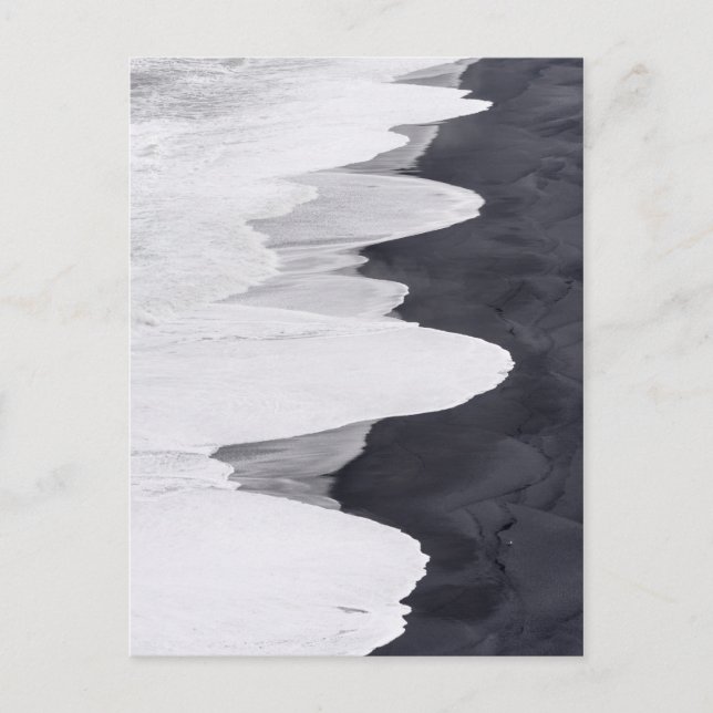 Carte Postale La marée déferle sur la plage noire (Devant)