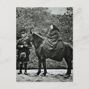 Carte Postale La reine Victoria à cheval à Balmoral, 1863
