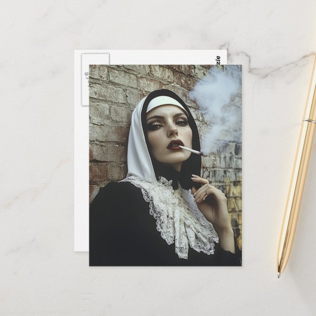 Carte Postale La Religieuse Fumant (Devant/Arrière en situation)