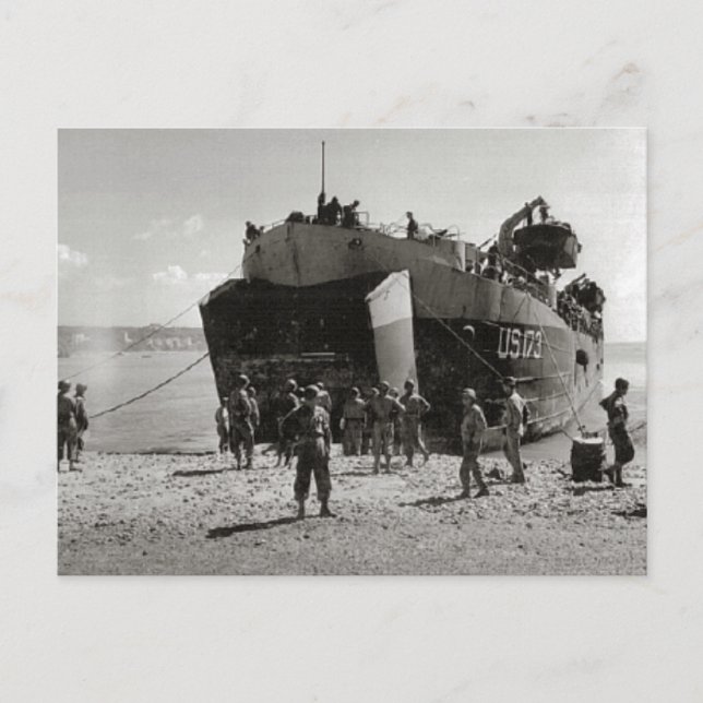 Carte Postale La Seconde Guerre Mondiale LST sur la plage, Anzio (Devant)