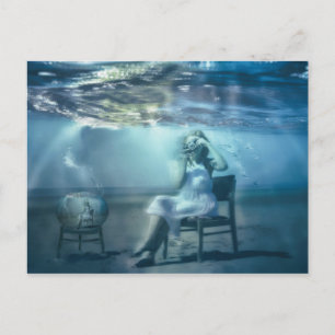 Carte Postale La vie dans un Bowl d'or art surréel