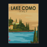 Carte Postale Lac de Côme Italie Vintage<br><div class="desc">Design vectoriel du lac de Côme. Le lac de Côme,  situé dans la région de Lombardie,  dans le nord de l'Italie,  est une station balnéaire haut de gamme connue pour ses paysages spectaculaires,  située au pied des Alpes.</div>