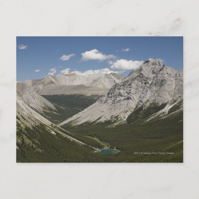 Carte Postale Lac mountain dans une vallée avec le ciel bleu (Devant)