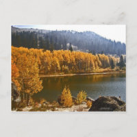 Lac Tahoe dans le paysage d'automne / hiver