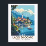 Carte Postale Lago di Como Italia Lombardia Travel Art Vintage<br><div class="desc">Design vectoriel du lac de Côme. Le lac de Côme,  situé dans la région de Lombardie,  dans le nord de l'Italie,  est une station balnéaire haut de gamme connue pour ses paysages spectaculaires,  située au pied des Alpes.</div>