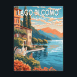 Carte Postale Lago di Como Italia Travel Art Vintage<br><div class="desc">Design vectoriel du lac de Côme. Le lac de Côme,  situé dans la région de Lombardie,  dans le nord de l'Italie,  est une station balnéaire haut de gamme connue pour ses paysages spectaculaires,  située au pied des Alpes.</div>