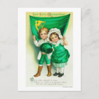 Laissez Erin se souvenir d'un couple tenant un dra