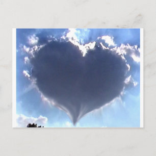 Carte Postale L'amour est dans l'air : Nuage en forme de coeur :