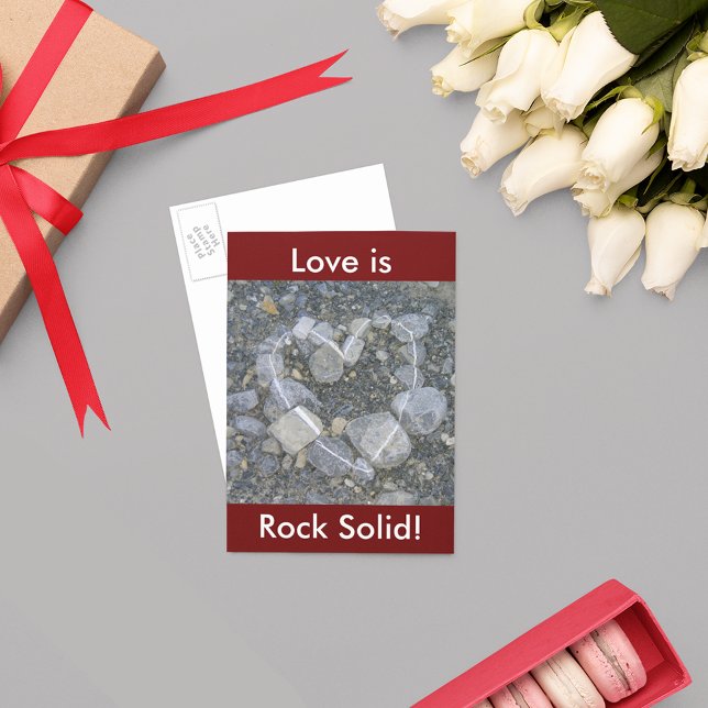 Carte Postale L'amour est Rock Solid (Love is Rock Solid Postcard)